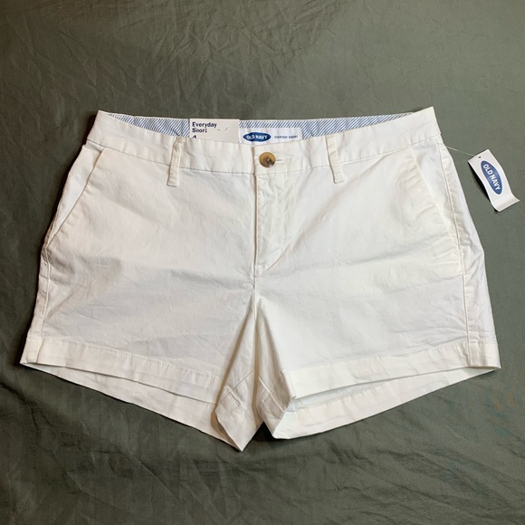 Old Navy Pants - White old navy everyday shorts in size 4